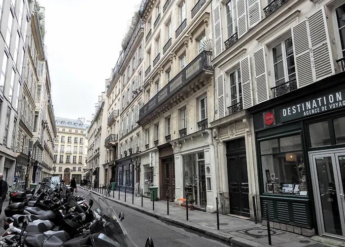 Moliere Chicsuites